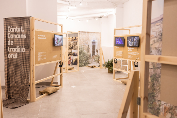 L'exposici&oacute; 'Cant&agrave;vem, cantem... i cantarem!' arriba a Vilablareix