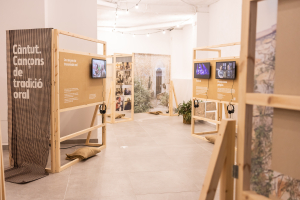 L'exposici&oacute; 'Cant&agrave;vem, cantem... i cantarem!' arriba a Girona