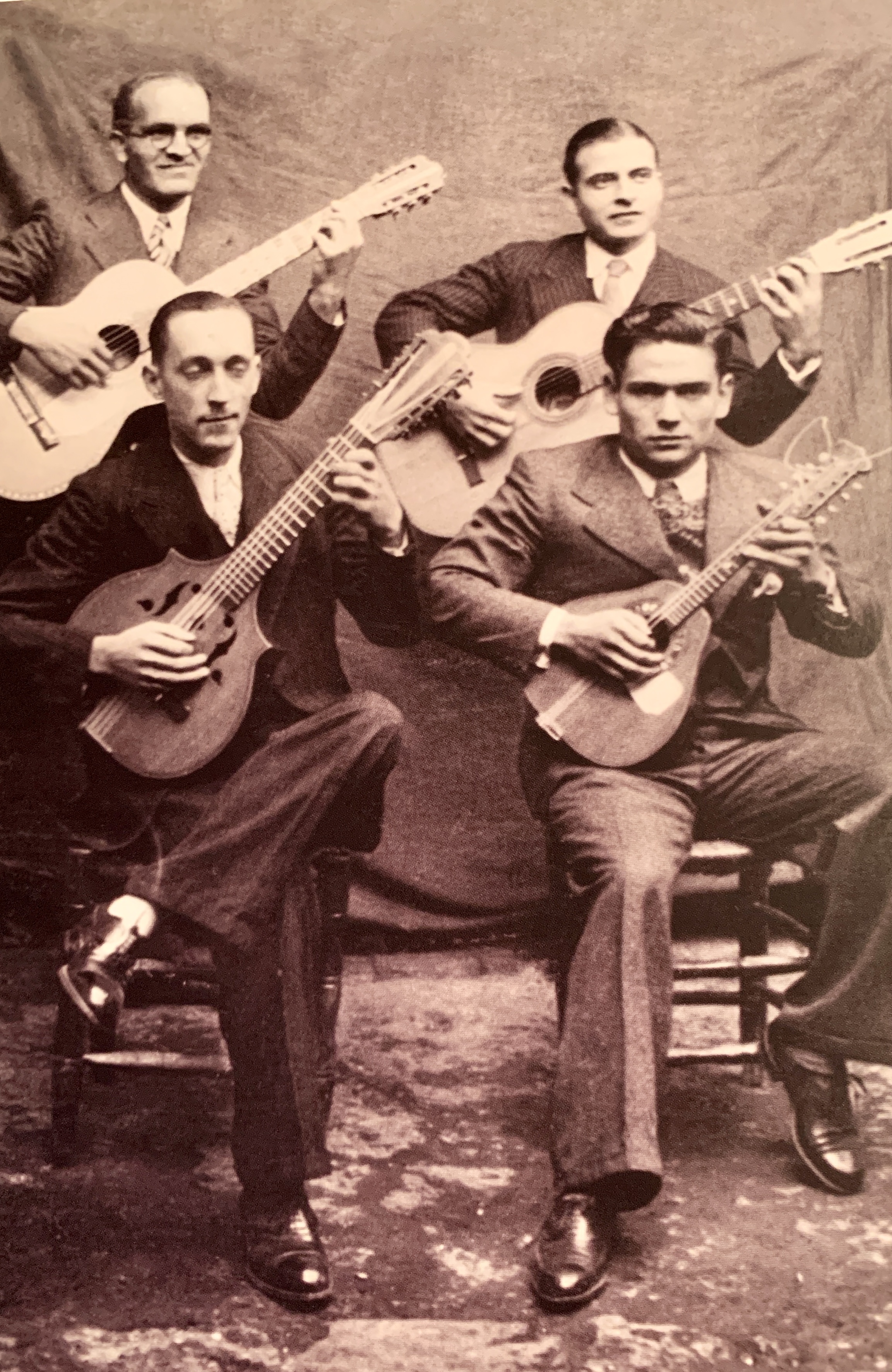 La rondalla Els Rossinyols del Llac