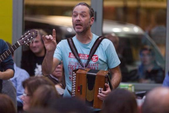 Vermut cantat amb Carles Belda & Càntut