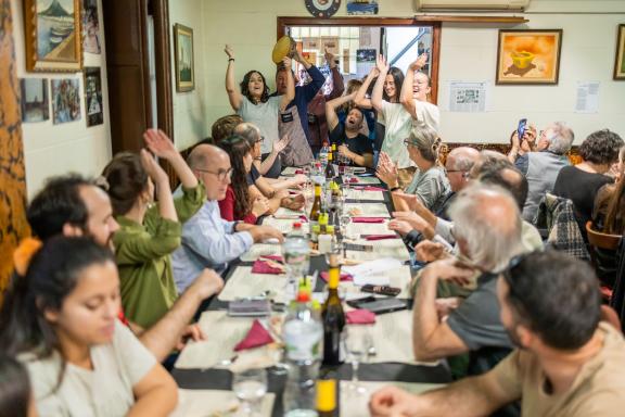 Dinar de cantadors i cantadores amb Laia Glück