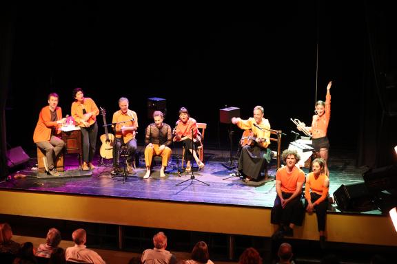 Alba Careta, Henrio i la resta d'artistes a l'escenari