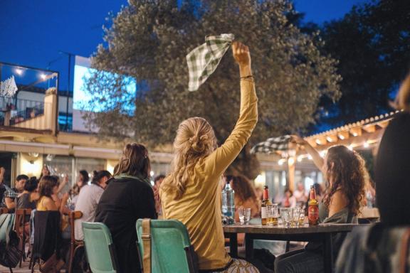 Avui a la 1 del migdia, entrades a la venda per a l’Hostal Càntut